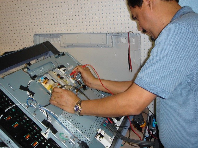 Cách khắc phục lỗi màn hình tivi bị giật