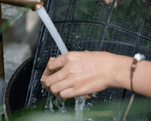 cọ rửa lưới lọc điều hoà Midea