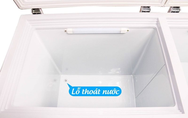 vị trí lỗ thoát nước tủ đông