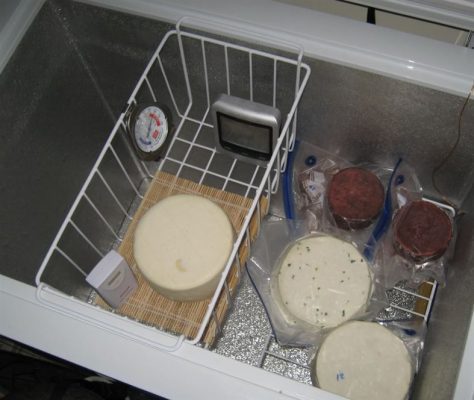 bảo quản phô mai trong tủ đông