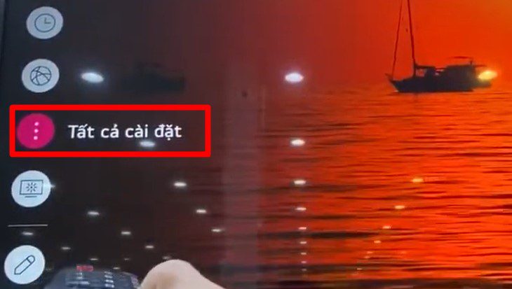 Chọn mục Hỗ trợ > Chọn mục Thông tin về tivi. Chọn mục Hỗ trợ > Chọn mục Thông tin về tivi.