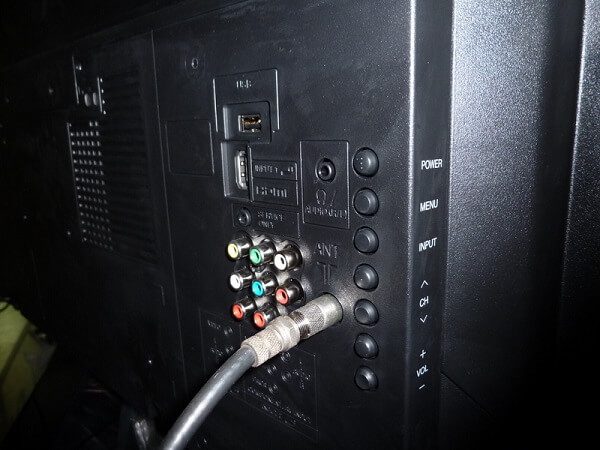 Tivi tự nhiên mất tiếng do dây cáp bị lỏng