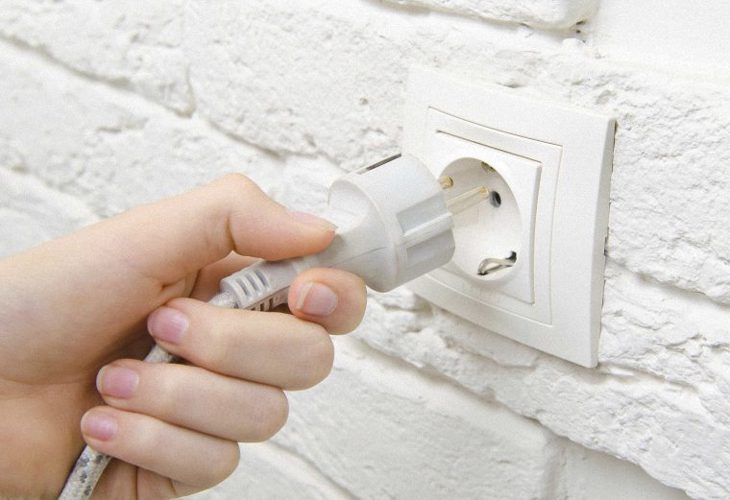 hở nguồn điện có thể gây lỗi AE trên máy giặt LG