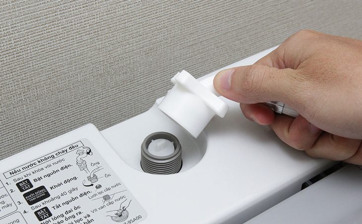 Van cấp nước hỏng sẽ gây lỗi E1 máy giặt Aqua