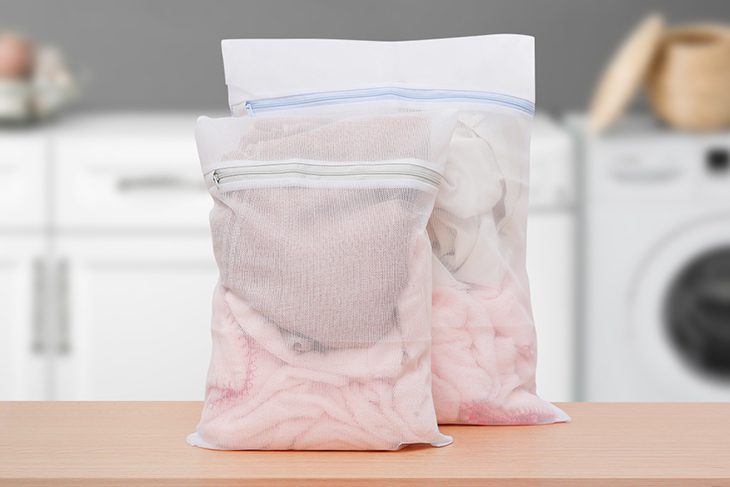 Các loại vải mỏng hay đồ lót tốt nhất nên được giặt trong túi lưới Các loại vải mỏng hay đồ lót tốt nhất nên được giặt trong túi lưới