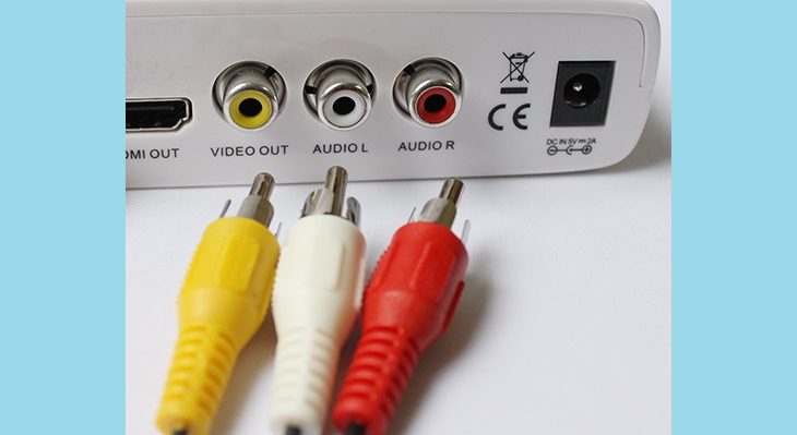 Đối với tivi có cổng AV, bạn nên cắm đúng màu sắc dây cắm với đầu kết nối. Đối với tivi có cổng AV, bạn nên cắm đúng màu sắc dây cắm với đầu kết nối.