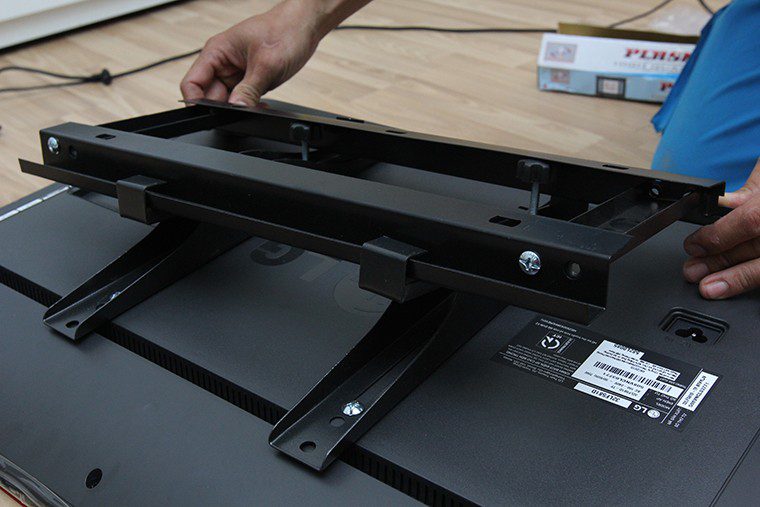 Ướm thử khung treo vào giá đỡ để điều chỉnh độ nghiêng. Ướm thử khung treo vào giá đỡ để điều chỉnh độ nghiêng.