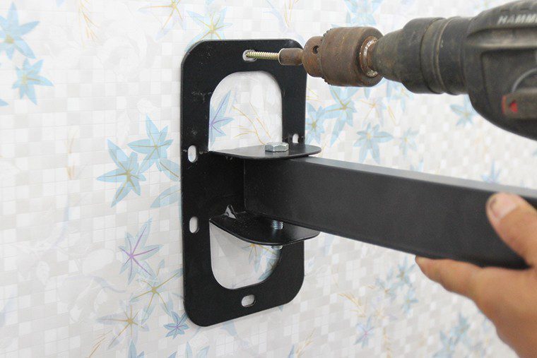 Khoan tường, bắt tắc kê và siết ốc