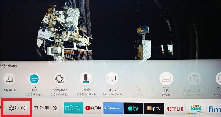 Trên màn hình chủ tivi Samsung chọn cài đặt Trên màn hình chủ tivi Samsung chọn cài đặt