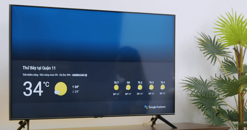 Bạn giữ nút micro trên remote và hỏi câu Thời tiết hôm nay sao ta?