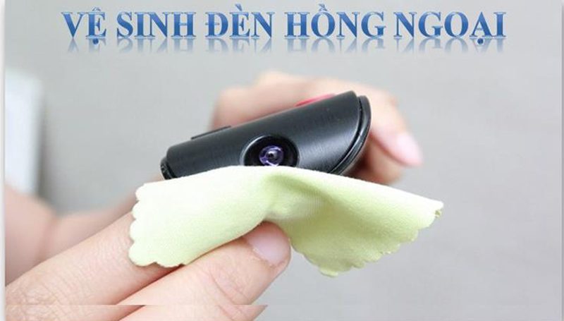 Làm sạch bộ cảm biến đèn hồng ngoại