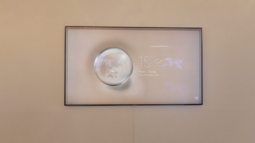 Chế độ Ambient Mode hiển thị nhiệt độ trên tivi Samsung khung tranh the Frame