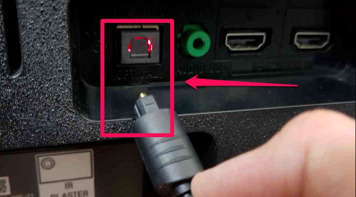 Cắm một đầu dây cáp Optical vào tivi Cắm một đầu dây cáp Optical vào tivi