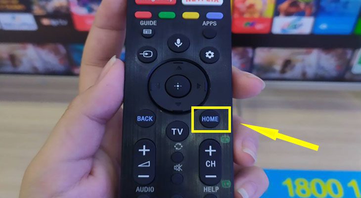 Chọn nút home trên remote để kết nối wifi cho tivi sony android