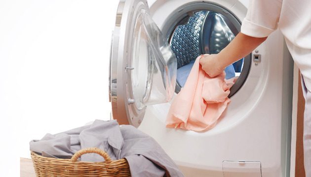 Nhẫn lẫy để mở cửa máy sấy Galanz và cho quần áo vào lồng sấy