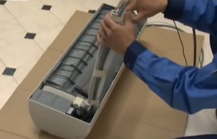 Kết nối đường ống vào cục lạnh - hướng dẫn đấu dây điện điều hòa 2 chiều