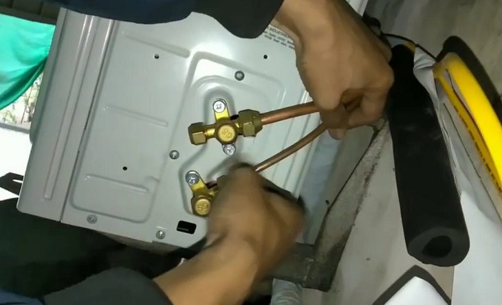 Nối dây đồng vào cục nóng máy lạnh 2 chiều Nối dây đồng vào cục nóng máy lạnh 2 chiều