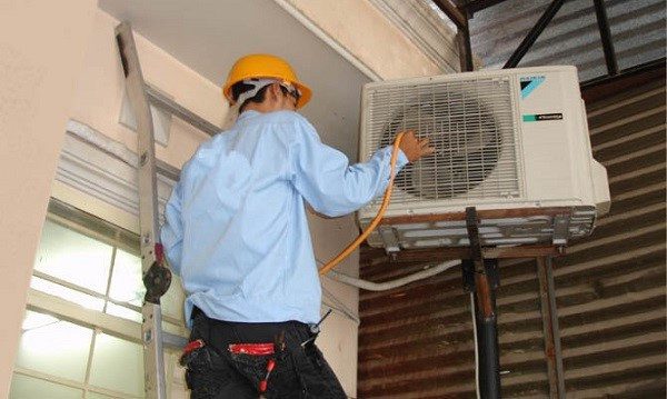 Cách vệ sinh cục nóng điều hòa Daikin