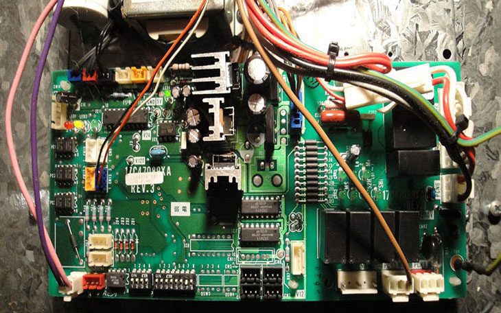 máy lạnh daikin báo lỗi u4 do bo mạch cục nóng hoặc cục lạnh hỏng