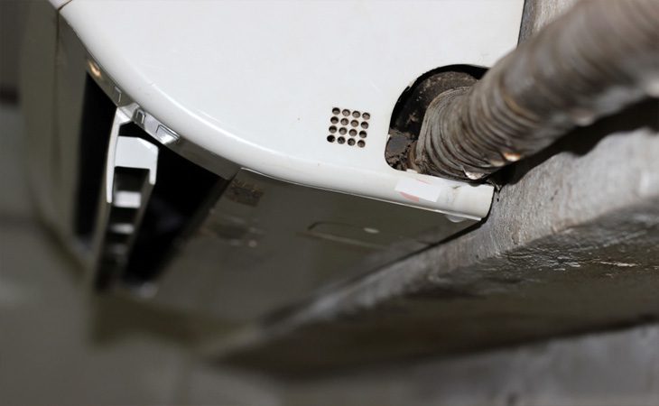 Máy lạnh LG bị chảy nước dàn lạnh: 6 nguyên nhân chính Máy lạnh LG bị chảy nước do bộ lọc không khí bẩn