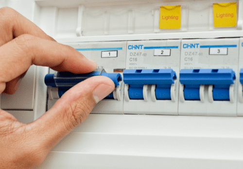 Ngắt nguồn điện kết nối máy lạnh Hitachi