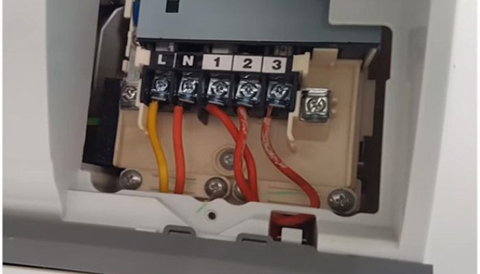 điều hoà Đaikin hiện đèn vàng do hỏng đường truyền