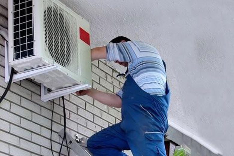Máy lạnh Daikin báo lỗi E0 do mô tơ quạt dàn nóng quá tải