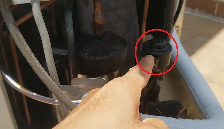 Van tiết lưu dàn nóng bị hỏng gây ra mã lỗi f3 điều hòa đaikin