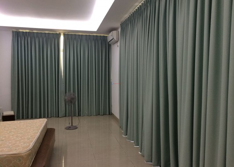 sử dụng rèm sáng màu góp phần sử dụng máy lạnh Daikin tiết kiệm điện