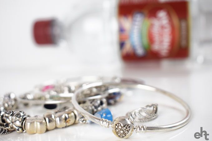 Làm sạch đồ trang sức 