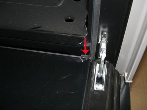 Bước 2: Mở khóa chốt