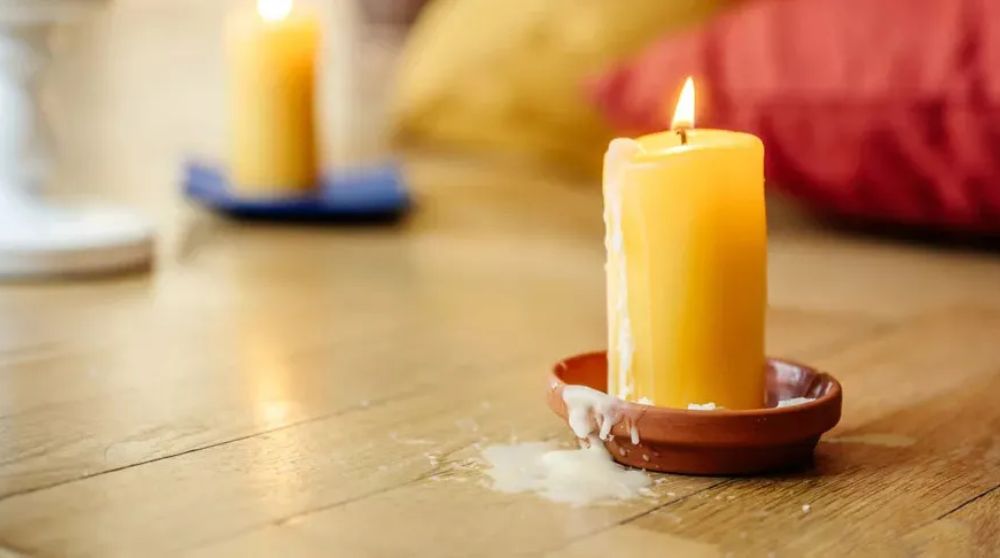 Cách loại bỏ vết sáp nến