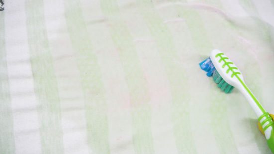 cách gỡ slime ra khỏi quần áo