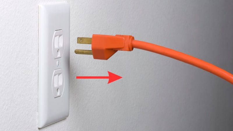 Kết nối nguồn điện trở lại cho tủ lạnh