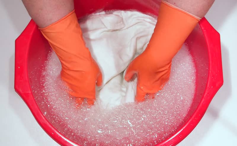 Tẩy vết rượu vang đỏ trên áo trắng