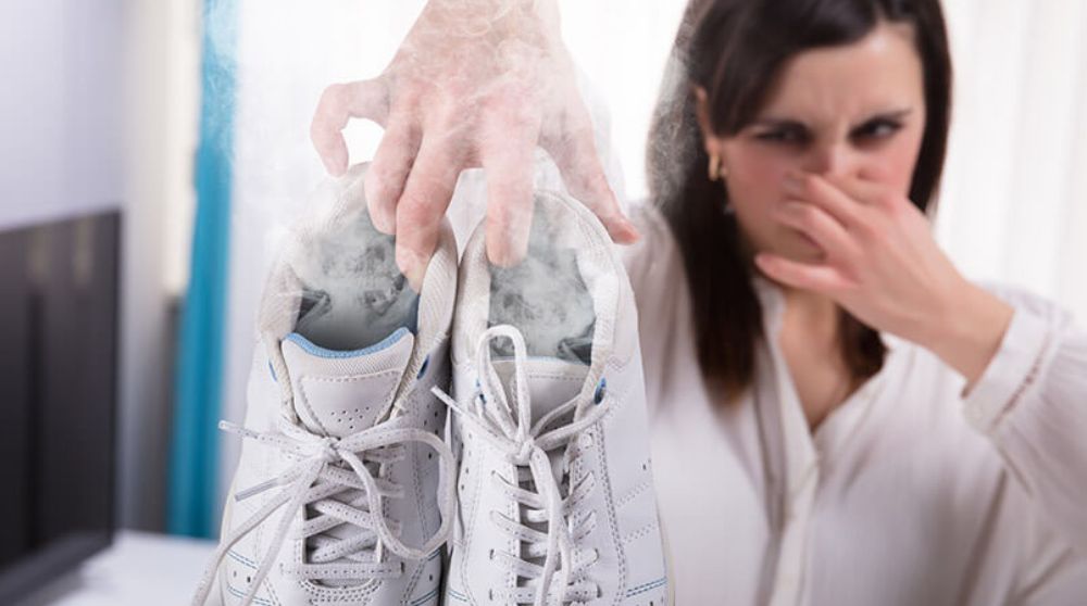 Cách khử mùi hôi cho giày