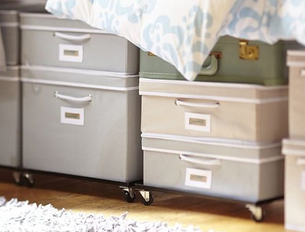 Hộp đựng vải có bánh xe đặt dưới gầm giường