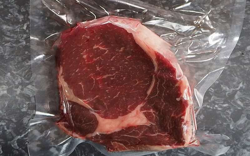 thịt nên được hút chân trước khi cho vào tủ lạnh