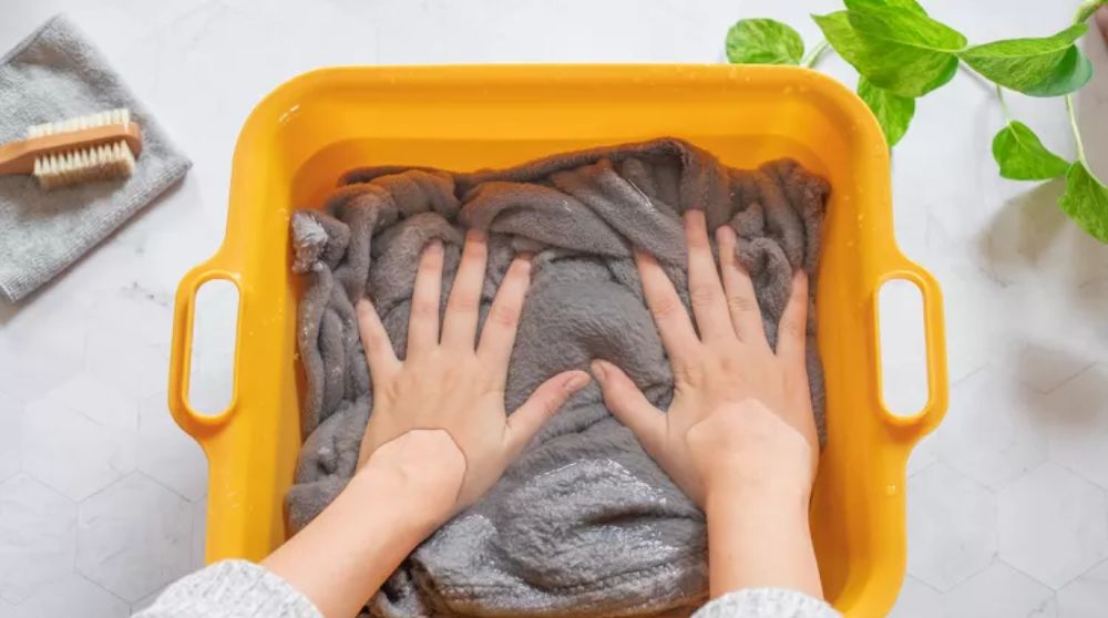 Cách giặt tay chăn lông cừu