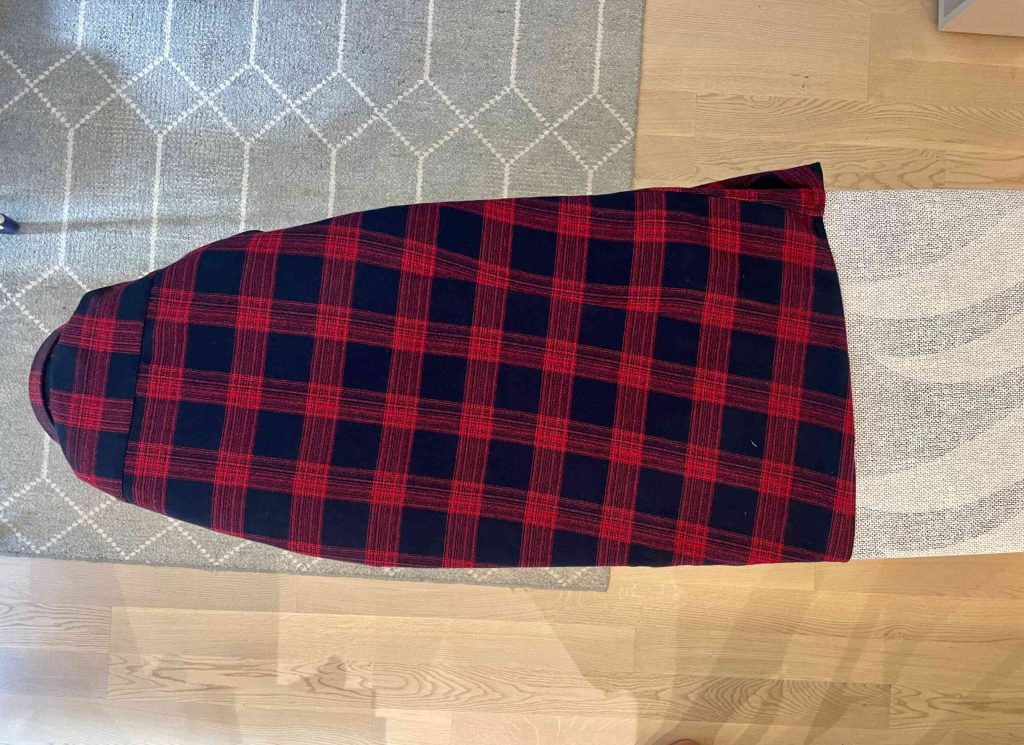 đây là hình ảnh chiếc áo sơ mi trên bàn ủi