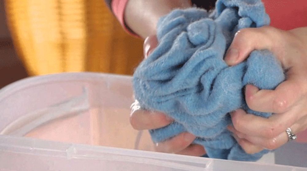 cách giặt áo len cashmere bằng tay