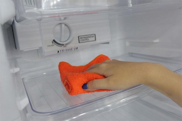 Vệ sinh tủ lạnh định kỳ Vệ sinh tủ lạnh định kỳ