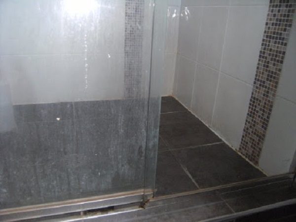 Nguyên Nhân Hình Thành Cặn Canxi Trong Nhà Tắm Và Cách Xử Lý Chúng - Gia Linh Clean