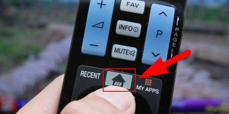 Nhấn nút HOME trên điều khiển tivi Nhấn nút HOME trên điều khiển tivi
