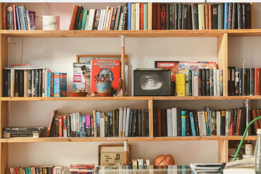 Cách sắp xếp kệ sách gọn gàng, đơn giản, khoa học