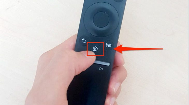 Remote của Smart tivi Samsung nhấn nút Home trên remote tivi Samsung