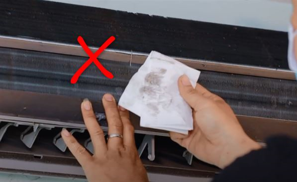 lau dàn lạnh bằng giẻ hoặc giấy sẽ không hiệu quả