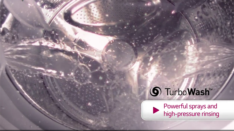 Turbowash Sử dụng hai vòi xả nước mạnh mẽ