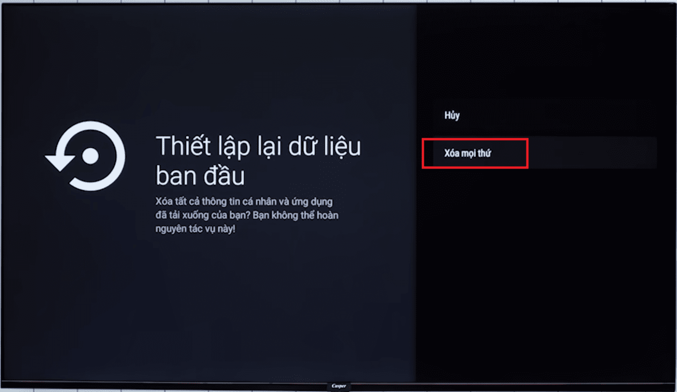 chọn xóa mọi thứ để reset tivi casper