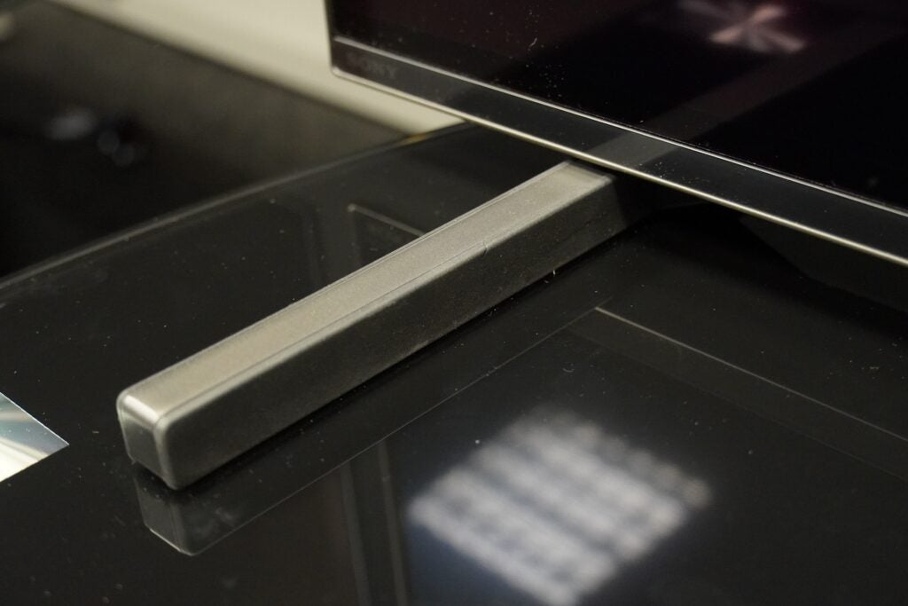 Sony A80J chân tuôn ra